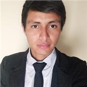 Tutor de inglés apoya a estudiantes a mejorar sus conocimientos del idioma